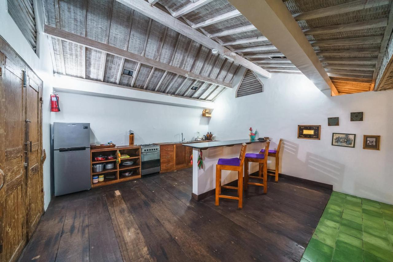 West - Charming 2 Bdr In Oberoi - Perfect Location!
